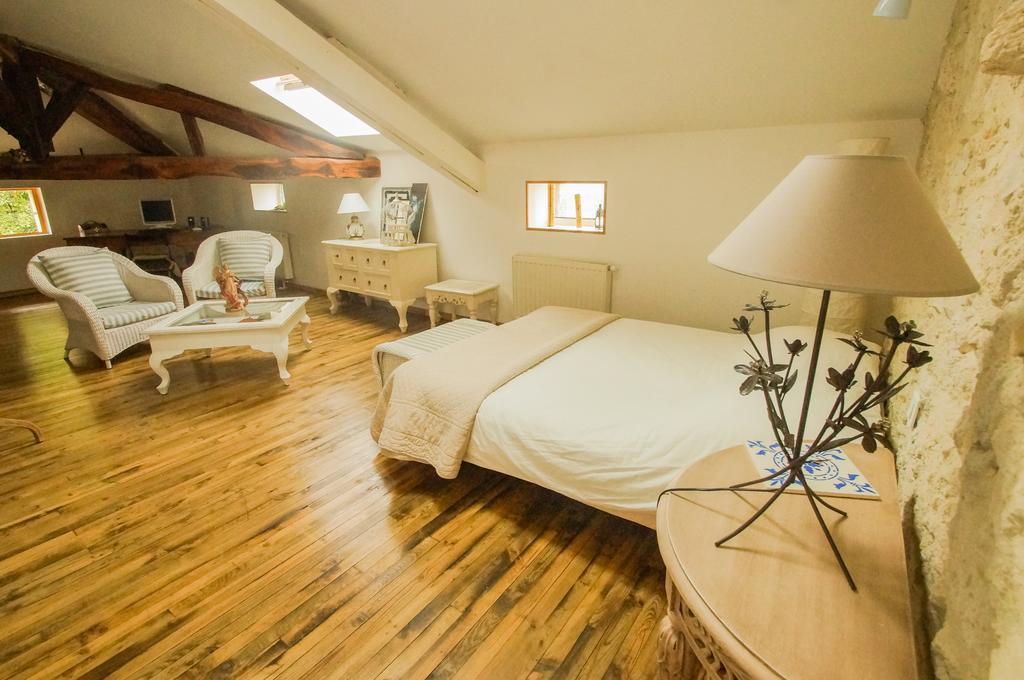 Chambres D'Hotes Domaine De La Rose Des Vents Castelnau-sur-lʼAuvignon Kamer foto